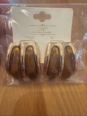 New! Unopened Reno 8OR Gia Stud Earrings